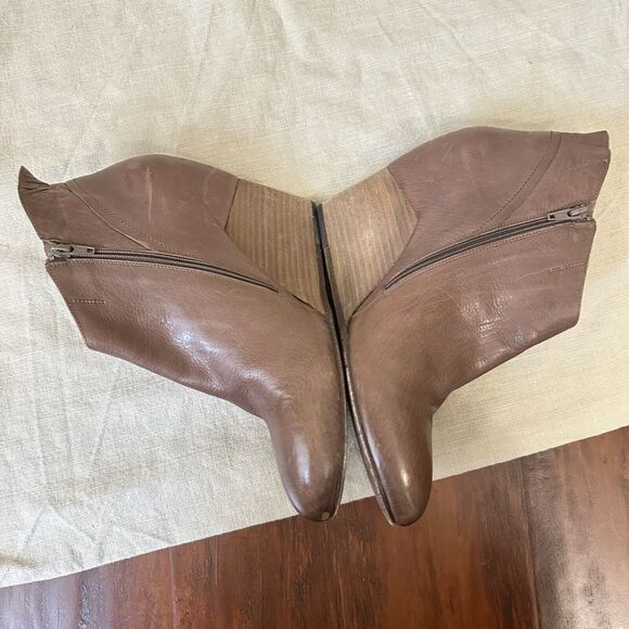 VIC MATIE Zip-Up Wedge Bootie in Brown Leather - Picture 4 of 11